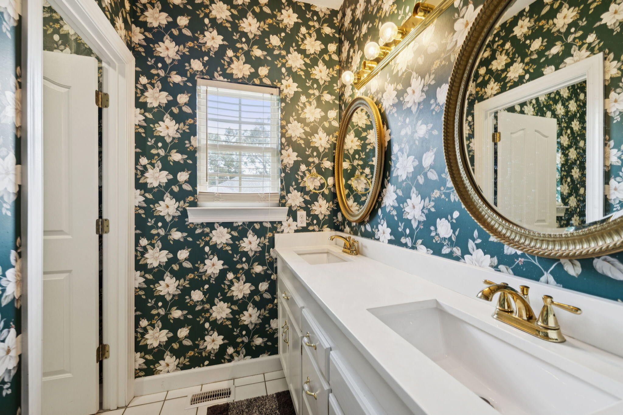 Harrison, Tennessee, 37341, United States, 4 Bedrooms Bedrooms, ,3 BathroomsBathrooms,Residential,Forsale,1946803