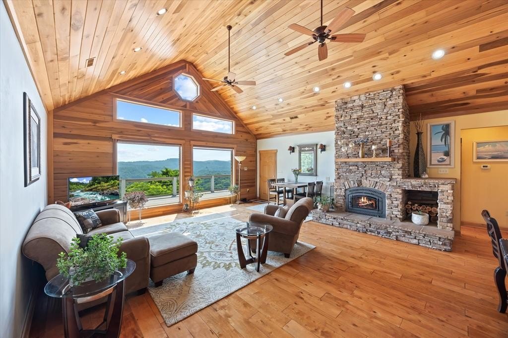 Hilham, Tennessee, 38568, United States, 4 Bedrooms Bedrooms, ,3 BathroomsBathrooms,Residential,Forsale,1929824