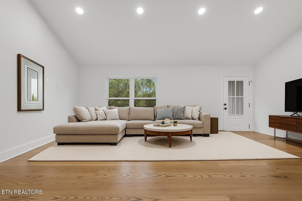 Maryville, Tennessee, 37801, United States, 3 Bedrooms Bedrooms, ,3 BathroomsBathrooms,Residential,Forsale,1973600