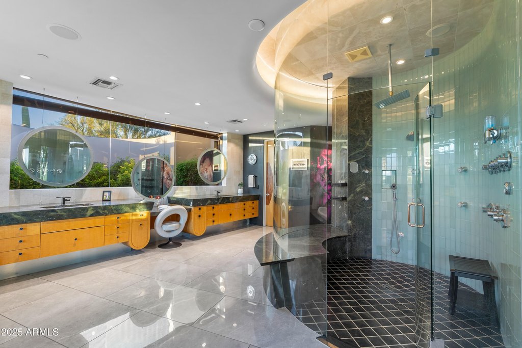 Paradise Valley, Arizona, 85253, United States, 5 Bedrooms Bedrooms, ,6.5 BathroomsBathrooms,Residential,Forsale,2004936