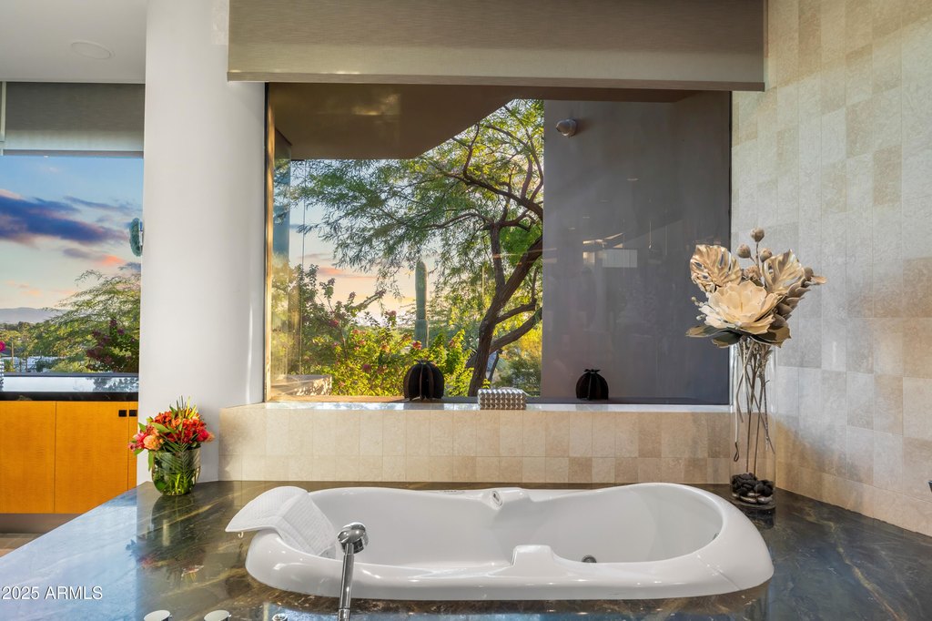 Paradise Valley, Arizona, 85253, United States, 5 Bedrooms Bedrooms, ,6.5 BathroomsBathrooms,Residential,Forsale,2004936