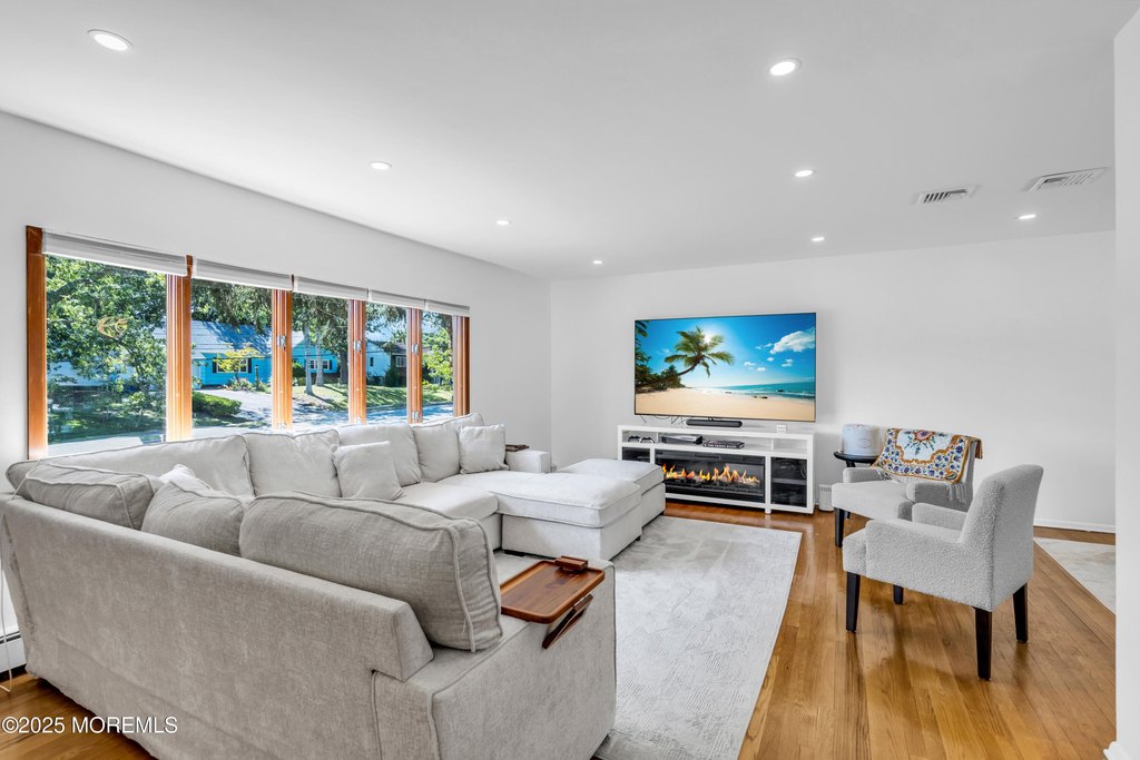 Toms River, New Jersey, 08755, United States, 3 Bedrooms Bedrooms, ,3 BathroomsBathrooms,Residential,Forsale,1966050