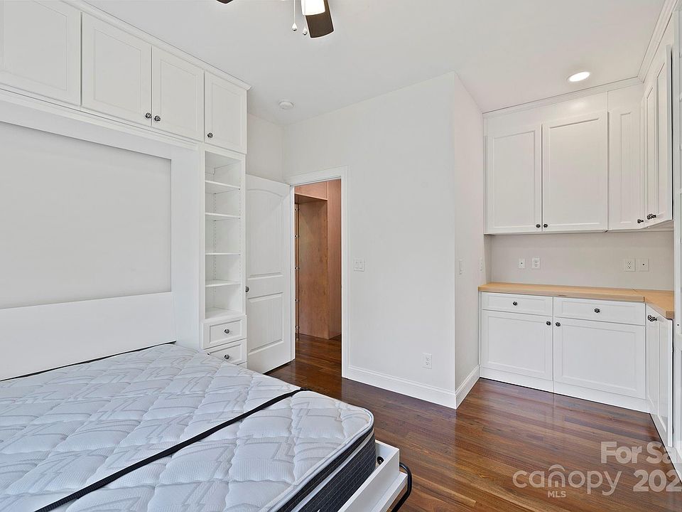 Flat Rock, North Carolina, 28731, United States, 3 Bedrooms Bedrooms, ,3 BathroomsBathrooms,Residential,Forsale,2004304