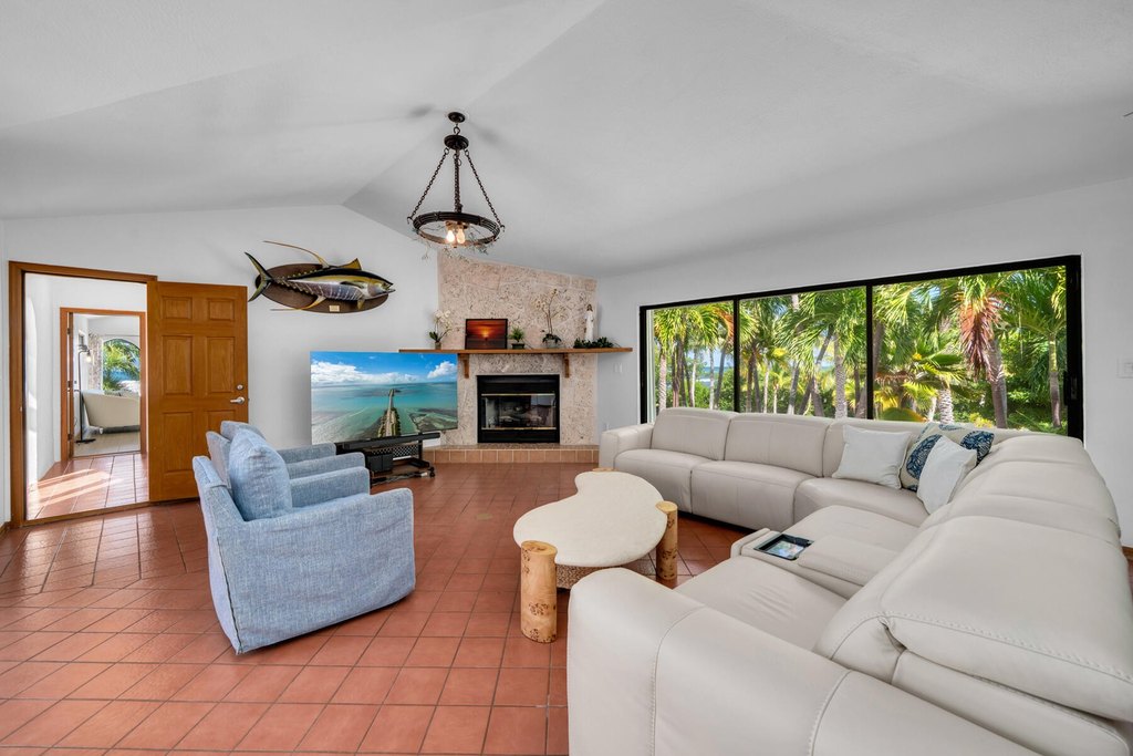 Marathon, Florida, 33050, United States, 3 Bedrooms Bedrooms, ,2.5 BathroomsBathrooms,Residential,Forsale,2011131