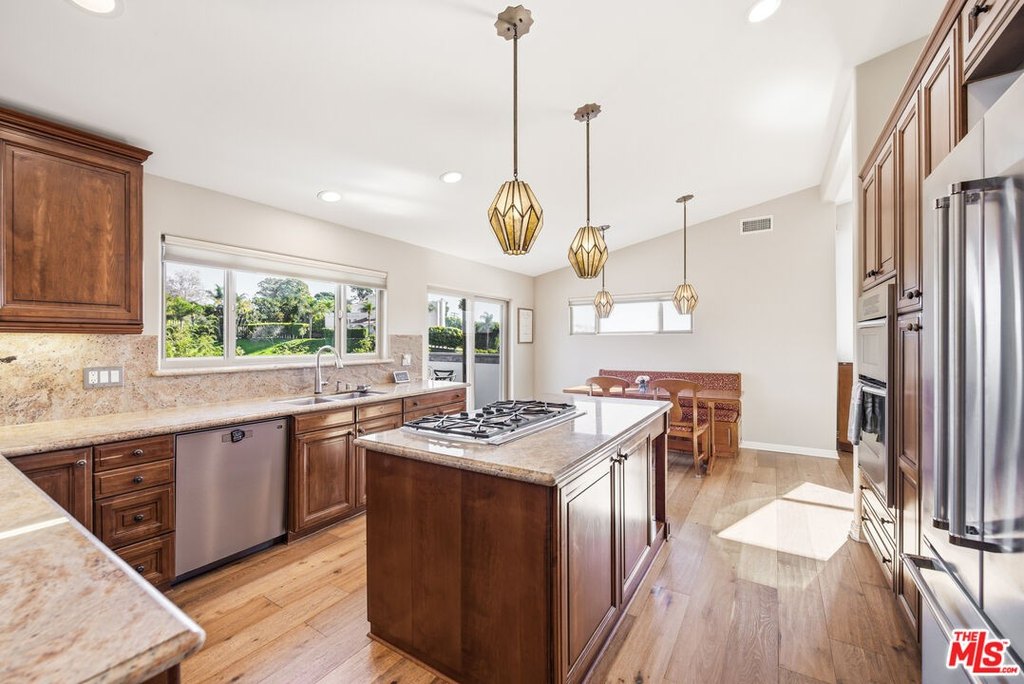 Malibu, California, 90265, United States, 4 Bedrooms Bedrooms, ,3.5 BathroomsBathrooms,Residential,Forsale,2009613