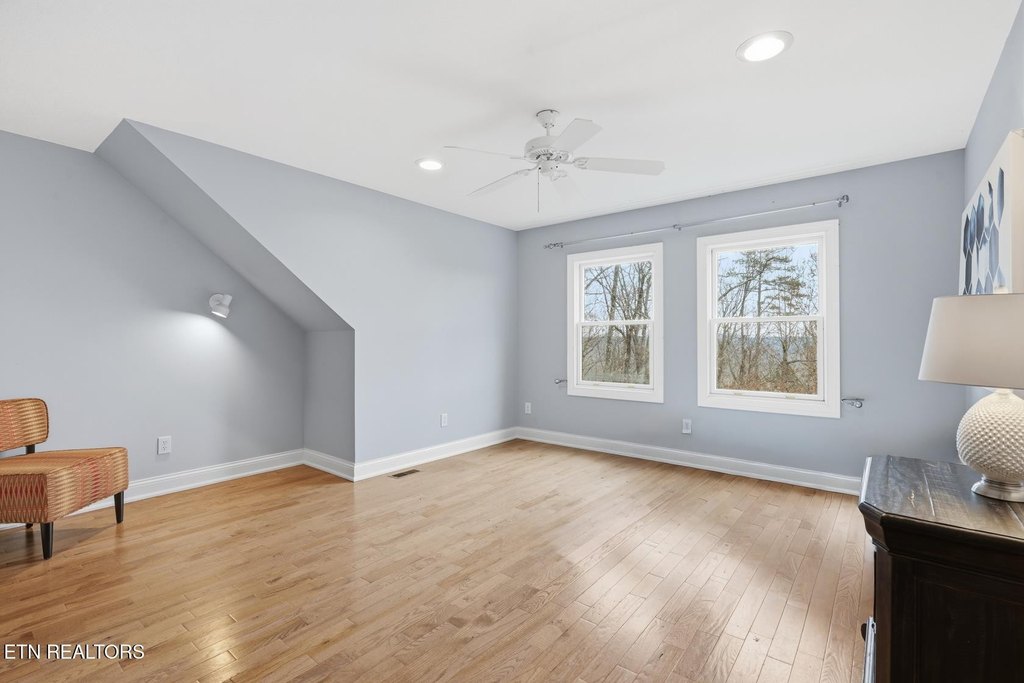 Kingston, Tennessee, 37763, United States, 4 Bedrooms Bedrooms, ,3.5 BathroomsBathrooms,Residential,Forsale,1893802