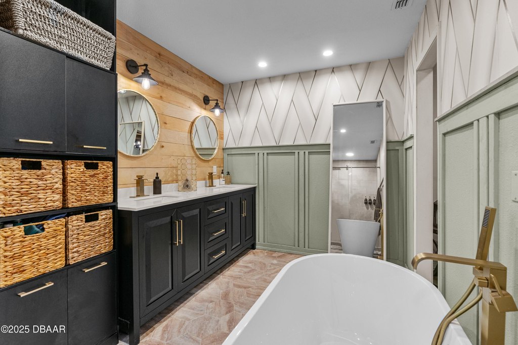 DeLand, Florida, 32720, United States, 4 Bedrooms Bedrooms, ,3 BathroomsBathrooms,Residential,Forsale,1964568