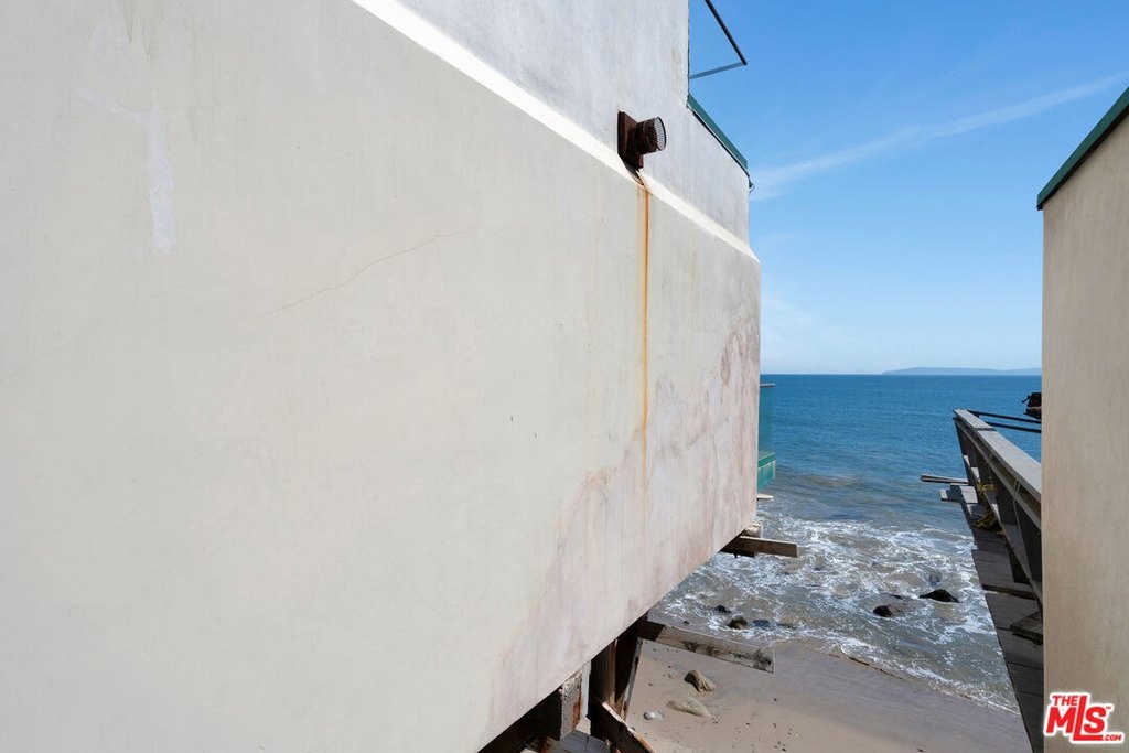 Malibu, California, 90265, United States, 3 Bedrooms Bedrooms, ,3 BathroomsBathrooms,Residential,Forsale,2009630