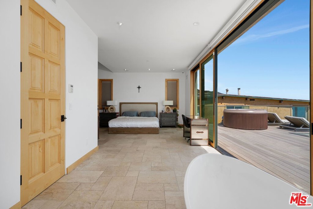 Malibu, California, 90265, United States, 3 Bedrooms Bedrooms, ,3 BathroomsBathrooms,Residential,Forsale,2009630