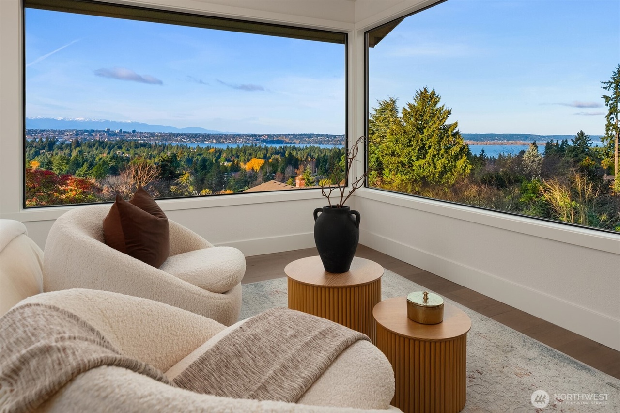 Clyde Hill, Washington, 98004, United States, 5 Bedrooms Bedrooms, ,4 BathroomsBathrooms,Residential,Forsale,2004453