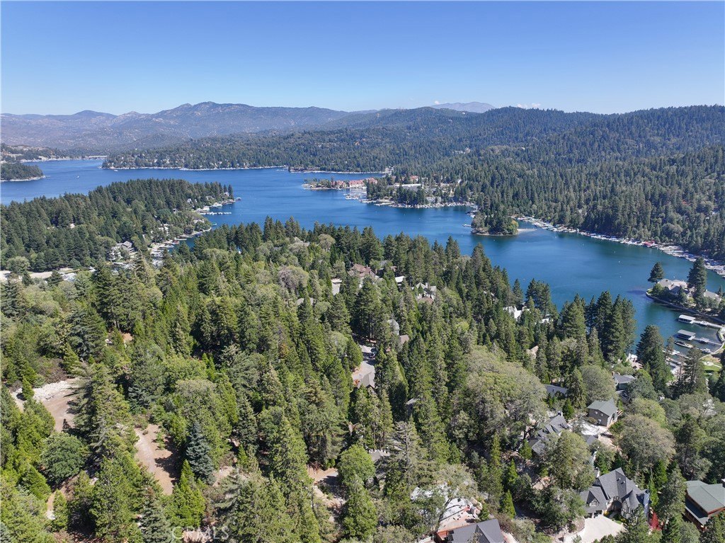 Lake Arrowhead, California, 92352, United States, 4 Bedrooms Bedrooms, ,3 BathroomsBathrooms,Residential,Forsale,1971047