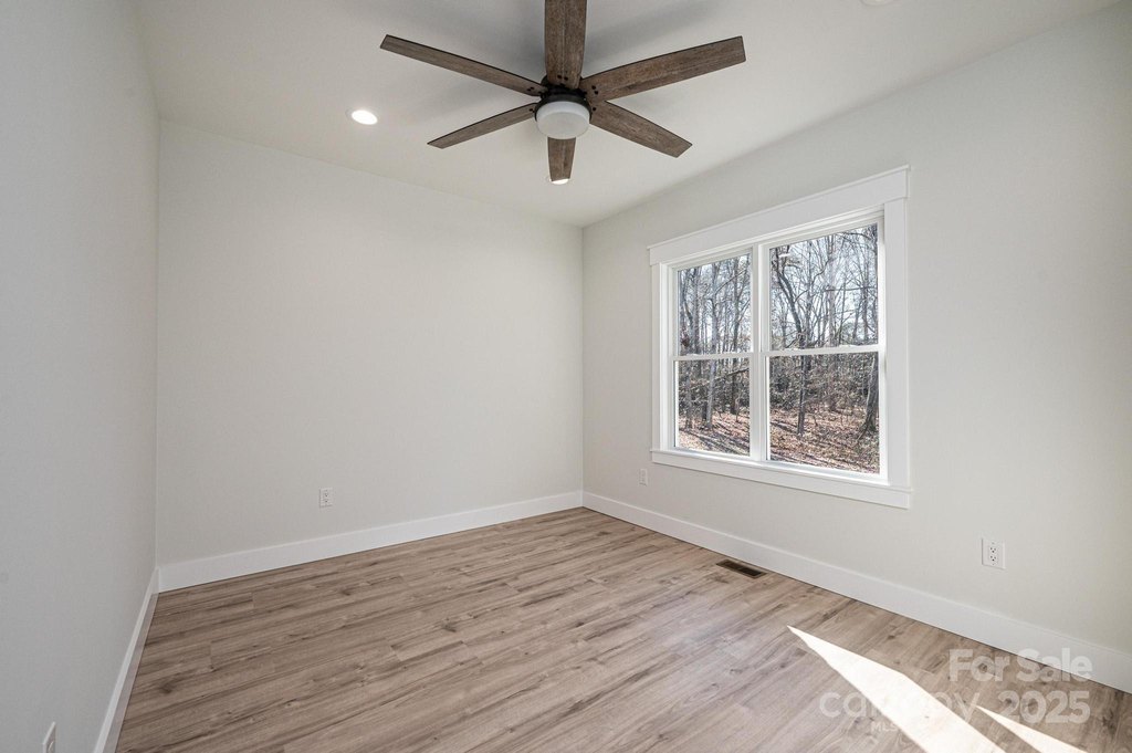 Hickory, North Carolina, 28601, United States, 4 Bedrooms Bedrooms, ,3 BathroomsBathrooms,Residential,Forsale,2007717