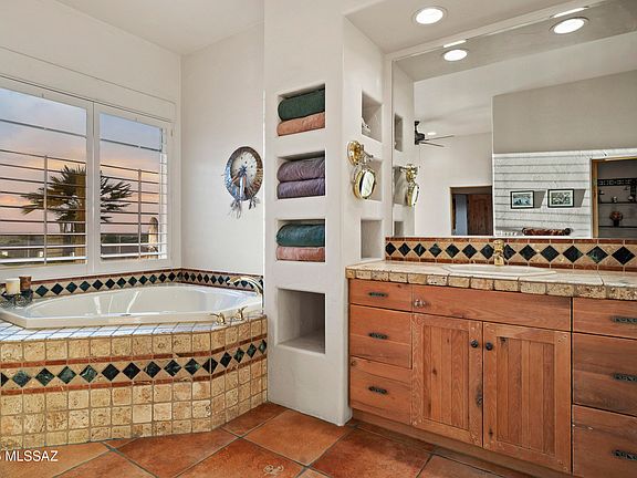 Tucson, Arizona, 85718, United States, 4 Bedrooms Bedrooms, ,4 BathroomsBathrooms,Residential,Forsale,2004425