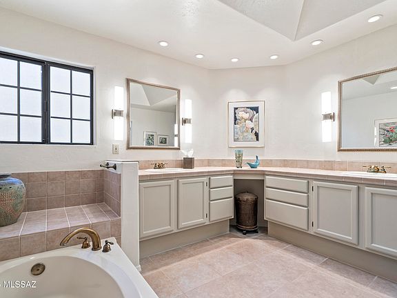 Tucson, Arizona, 85712, United States, 3 Bedrooms Bedrooms, ,2 BathroomsBathrooms,Residential,Forsale,2004426