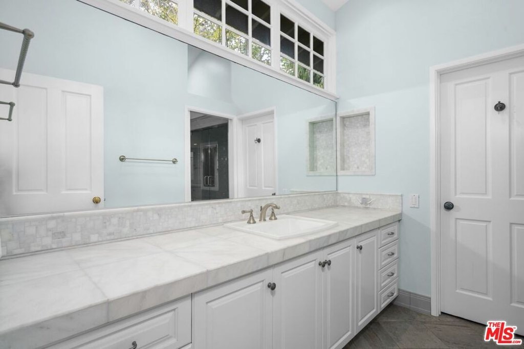 Malibu, California, 90265, United States, 4 Bedrooms Bedrooms, ,2.5 BathroomsBathrooms,Residential,Forsale,2009611