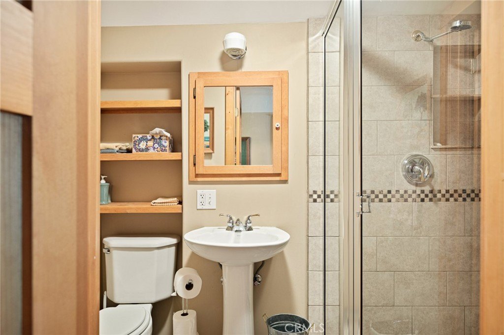 Running Springs, California, 92382, United States, 2 Bedrooms Bedrooms, ,3 BathroomsBathrooms,Residential,Forsale,1971043