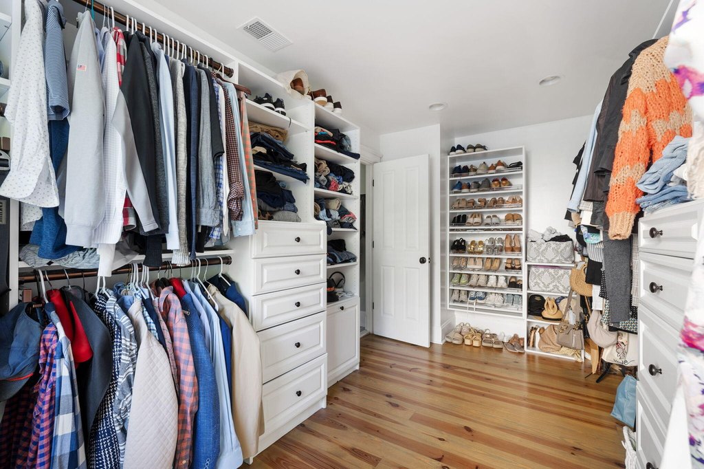 Charleston, South Carolina, 29414, United States, 8 Bedrooms Bedrooms, ,5.5 BathroomsBathrooms,Residential,Forsale,2007731