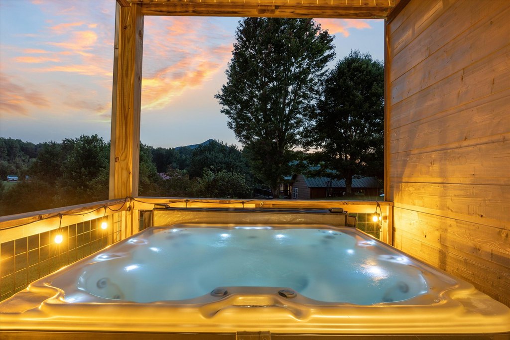 Sevierville, Tennessee, 37862, United States, 5 Bedrooms Bedrooms, ,5 BathroomsBathrooms,Residential,Forsale,1963563