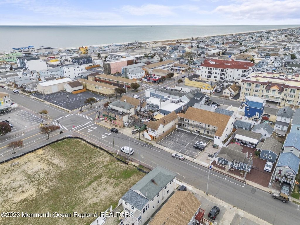 Seaside Heights, New Jersey, 08751, United States, 6 Bedrooms Bedrooms, ,3.5 BathroomsBathrooms,Residential,Forsale,2004848