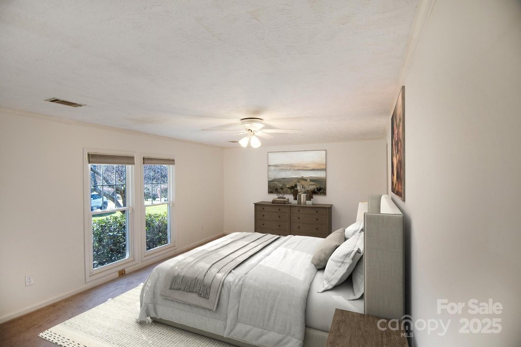 Hendersonville, North Carolina, 28792, United States, 3 Bedrooms Bedrooms, ,3 BathroomsBathrooms,Residential,Forsale,1960261