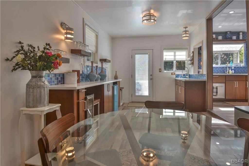 Lake Arrowhead, California, 92352, United States, 2 Bedrooms Bedrooms, ,2 BathroomsBathrooms,Residential,Forsale,1886279