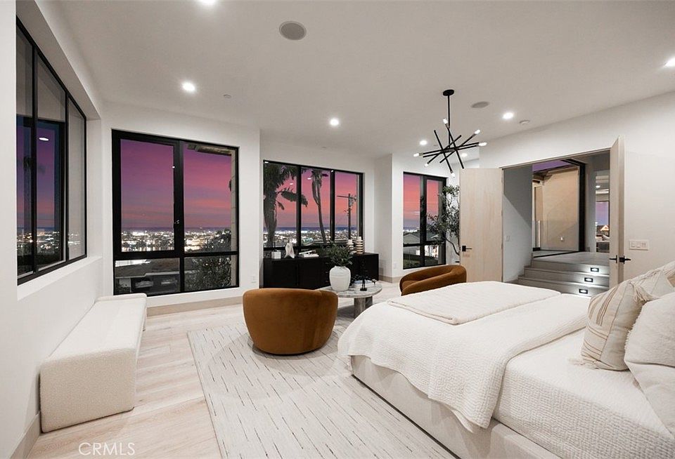 Newport Beach, California, 92663, United States, 5 Bedrooms Bedrooms, ,5 BathroomsBathrooms,Residential,Forsale,2009211