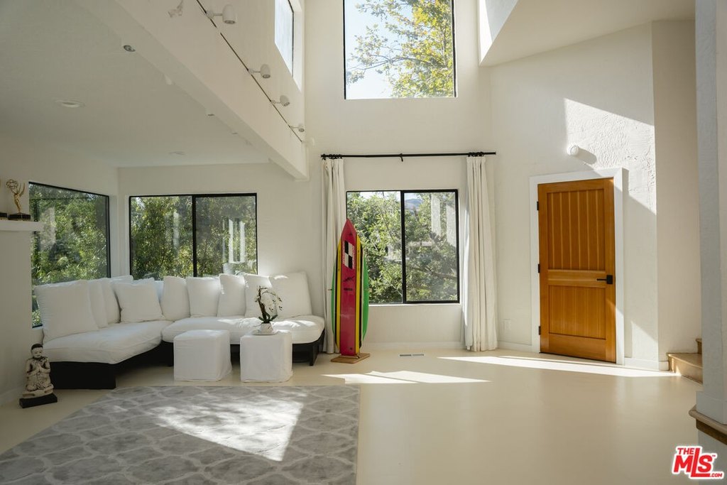 Malibu, California, 90265, United States, 3 Bedrooms Bedrooms, ,3 BathroomsBathrooms,Residential,Forsale,2001431