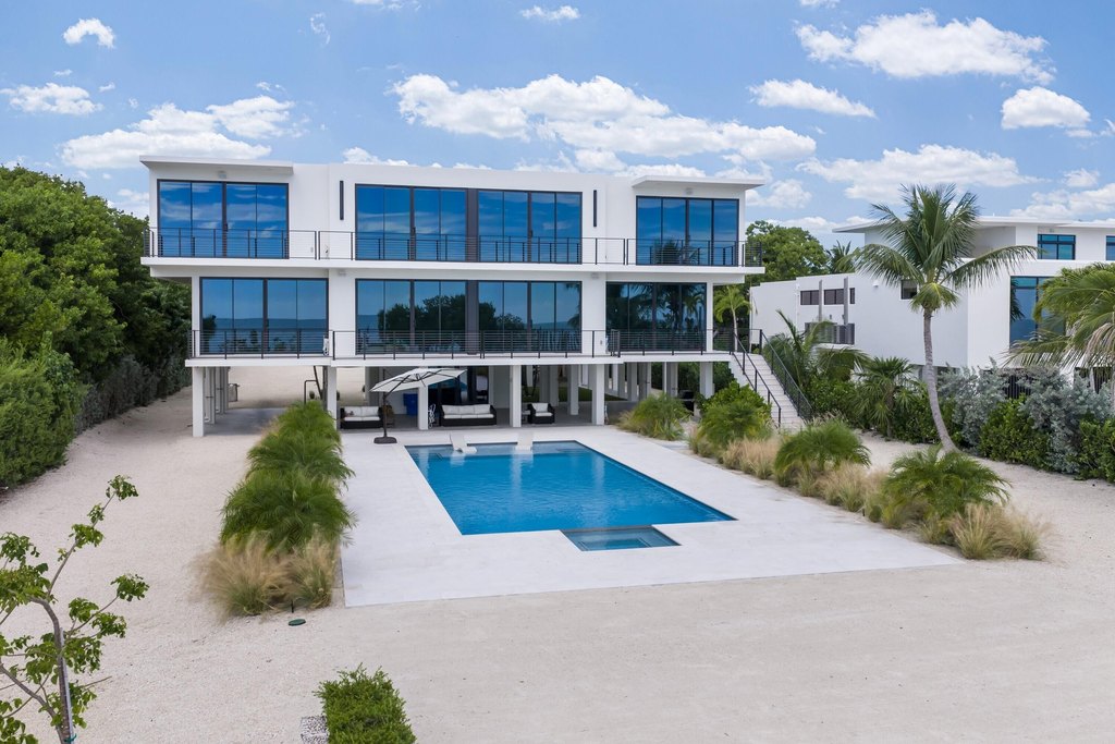 ISLAMORADA, Florida, 33036, United States, 5 Bedrooms Bedrooms, ,5.5 BathroomsBathrooms,Residential,Forsale,2011125