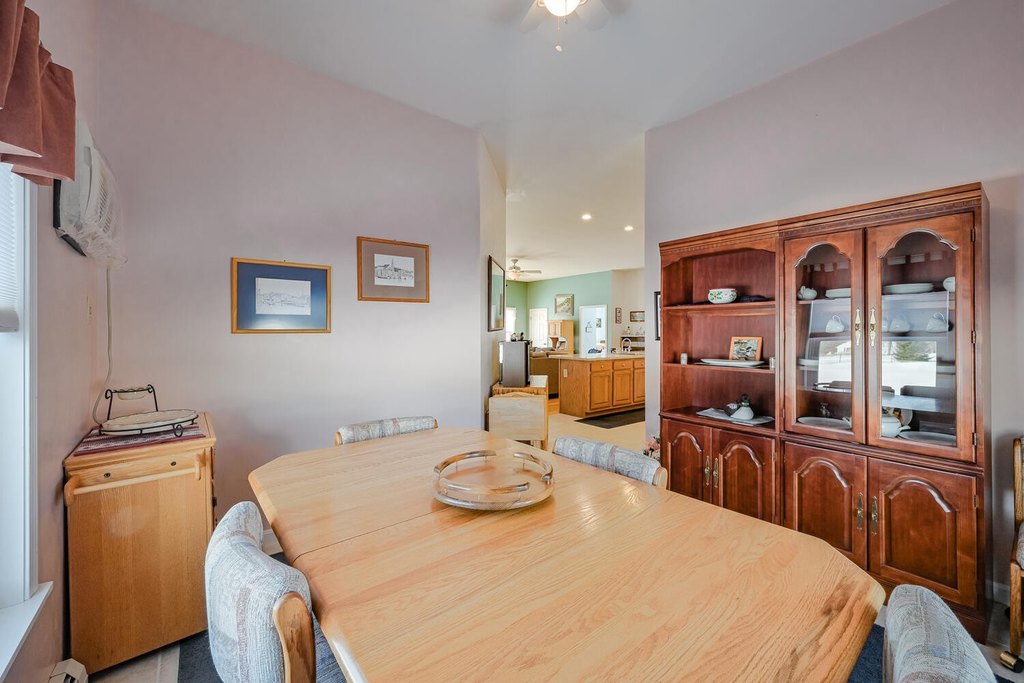 Hallowell, Maine, 04347, United States, 2 Bedrooms Bedrooms, ,3 BathroomsBathrooms,Residential,Forsale,2011250