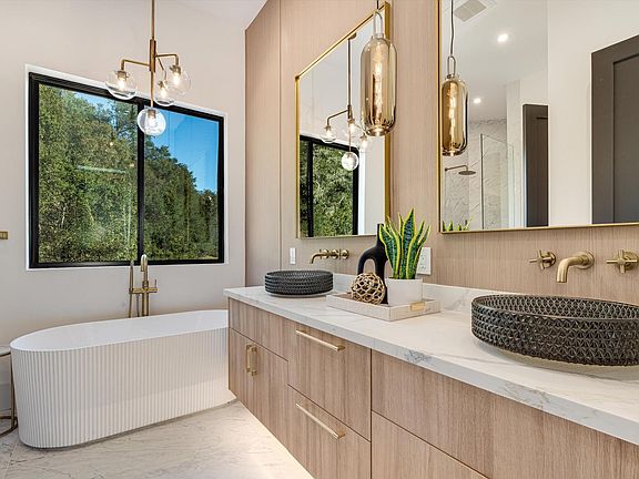 Healdsburg, California, 95448, United States, 5 Bedrooms Bedrooms, ,4 BathroomsBathrooms,Residential,Forsale,2004748