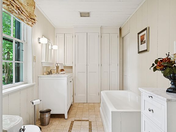 Orford, New Hampshire, 03777, United States, 6 Bedrooms Bedrooms, ,4 BathroomsBathrooms,Residential,Forsale,2004855