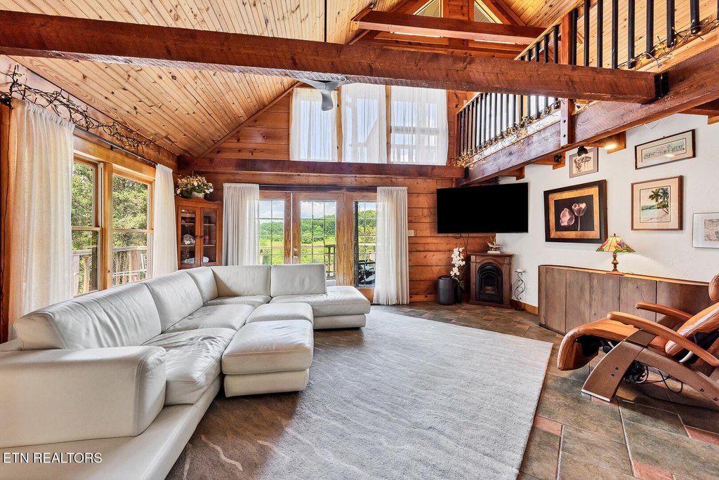 Louisville, Tennessee, 37777, United States, 2 Bedrooms Bedrooms, ,2 BathroomsBathrooms,Residential,Forsale,1893780