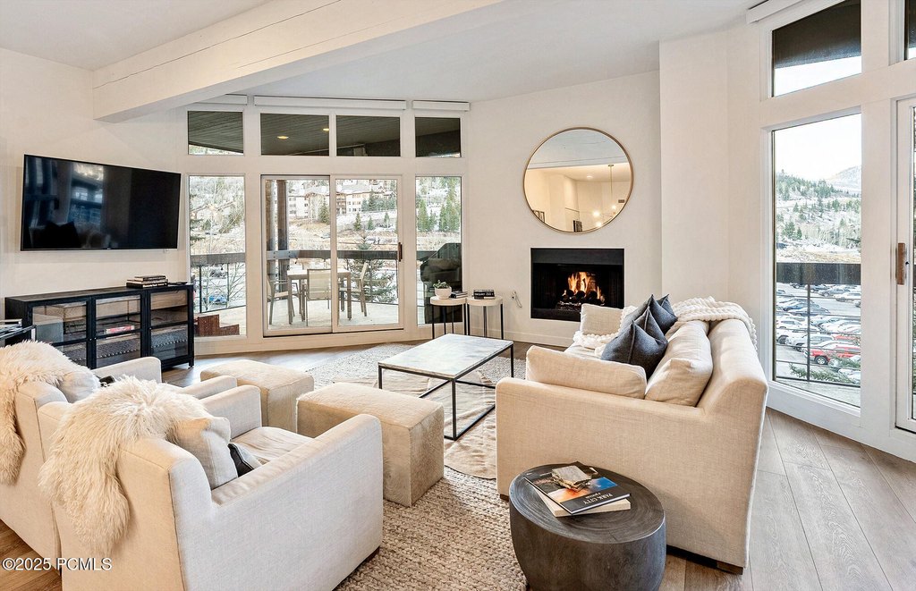 Park City, Utah, 84060, United States, 2 Bedrooms Bedrooms, ,2.5 BathroomsBathrooms,Residential,Forsale,2004734