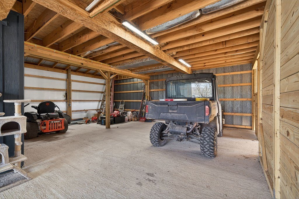 Pall Mall, Tennessee, 38577, United States, 2 Bedrooms Bedrooms, ,1.5 BathroomsBathrooms,Residential,Forsale,2010946