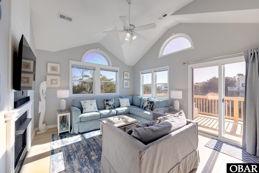 Corolla, North Carolina, 27927, United States, 5 Bedrooms Bedrooms, ,3 BathroomsBathrooms,Residential,Forsale,2010251