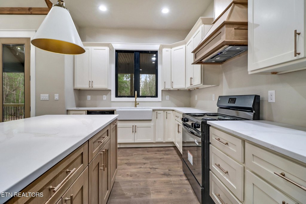 Jamestown, Tennessee, 38556, United States, 3 Bedrooms Bedrooms, ,2 BathroomsBathrooms,Residential,Forsale,2010945