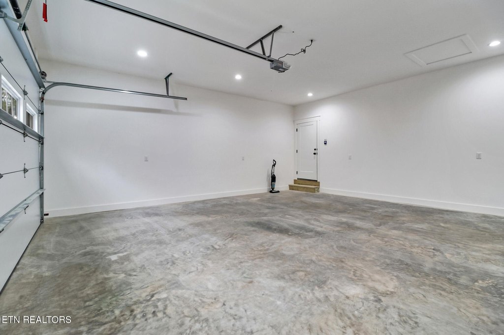 Jamestown, Tennessee, 38556, United States, 3 Bedrooms Bedrooms, ,2 BathroomsBathrooms,Residential,Forsale,2010945