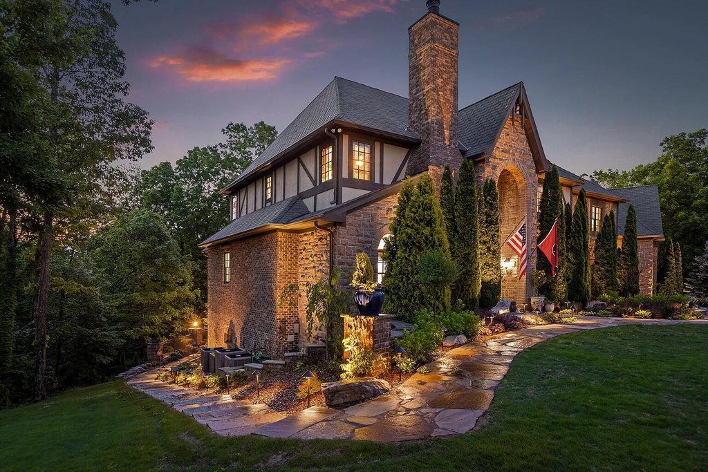 Signal Mountain, Tennessee, 37377, United States, 6 Bedrooms Bedrooms, ,6.5 BathroomsBathrooms,Residential,Forsale,1922158