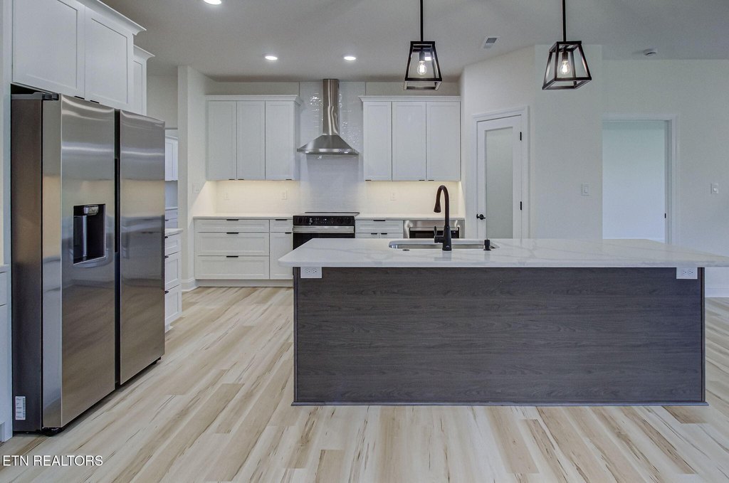 Vonore, Tennessee, 37885, United States, 3 Bedrooms Bedrooms, ,2 BathroomsBathrooms,Residential,Forsale,1910199