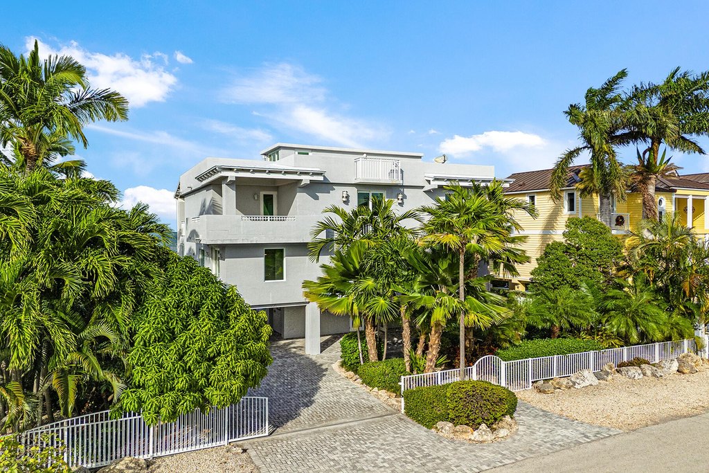 Key Largo, Florida, 33037, United States, 5 Bedrooms Bedrooms, ,3.5 BathroomsBathrooms,Residential,Forsale,1971978
