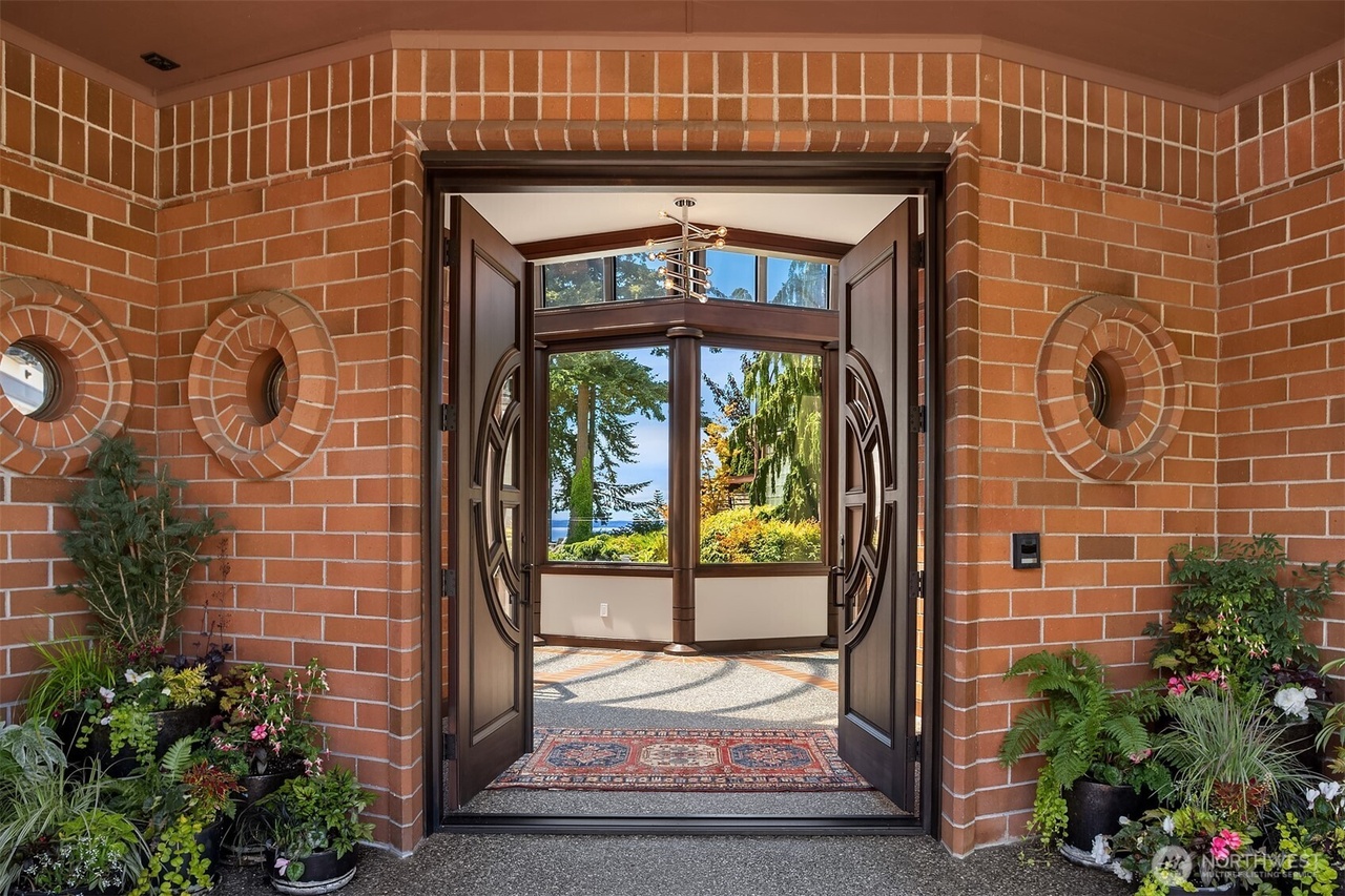 Mukilteo, Washington, 98275, United States, 4 Bedrooms Bedrooms, ,4 BathroomsBathrooms,Residential,Forsale,2009203