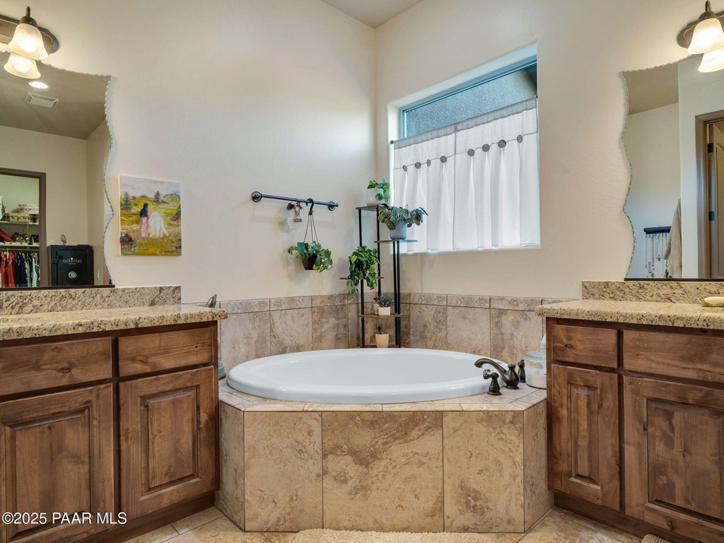 Prescott Valley, Arizona, 86315, United States, 4 Bedrooms Bedrooms, ,2 BathroomsBathrooms,Residential,Forsale,1968229