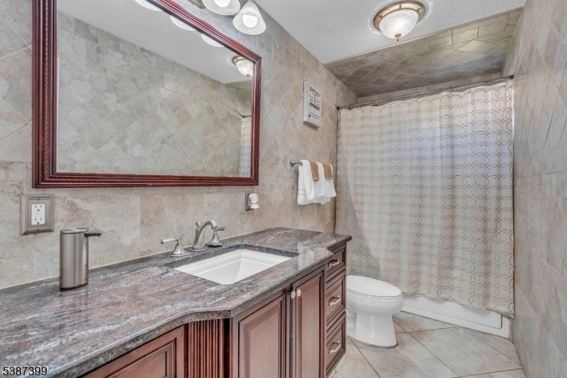 Linden City, New Jersey, 07036, United States, 3 Bedrooms Bedrooms, ,2 BathroomsBathrooms,Residential,Forsale,1994039