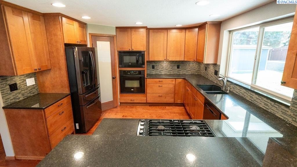 Richland, Washington, 99352, United States, 4 Bedrooms Bedrooms, ,2.5 BathroomsBathrooms,Residential,Forsale,1964558