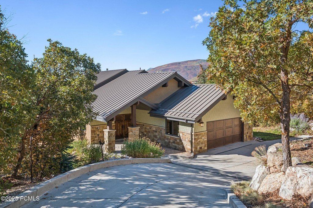 Midway, Utah, 84049, United States, 4 Bedrooms Bedrooms, ,2.5 BathroomsBathrooms,Residential,Forsale,1994162