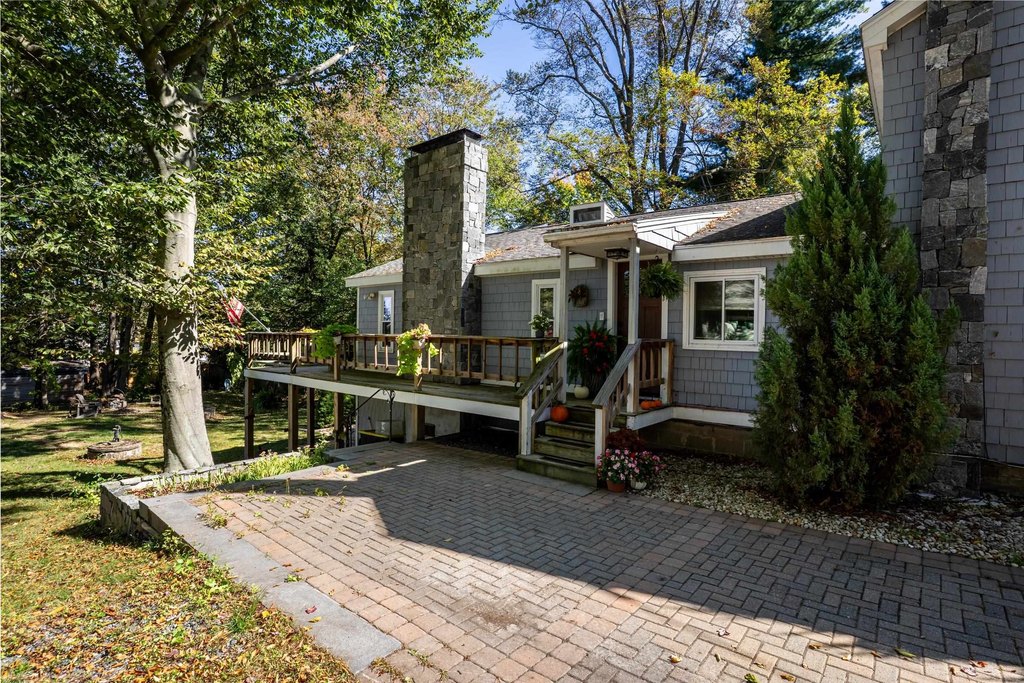 Kingston, New Hampshire, 03848, United States, 3 Bedrooms Bedrooms, ,2.5 BathroomsBathrooms,Residential,Forsale,2002414