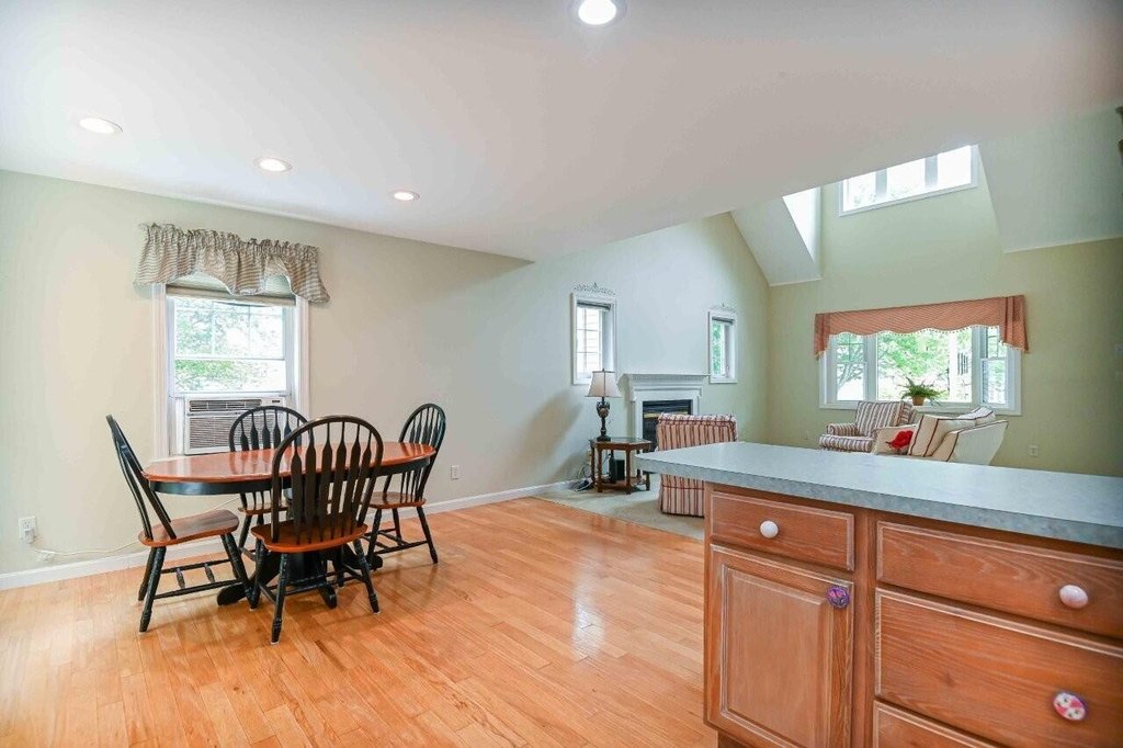 York, Maine, 03909, United States, 2 Bedrooms Bedrooms, ,2 BathroomsBathrooms,Residential,Forsale,1941227