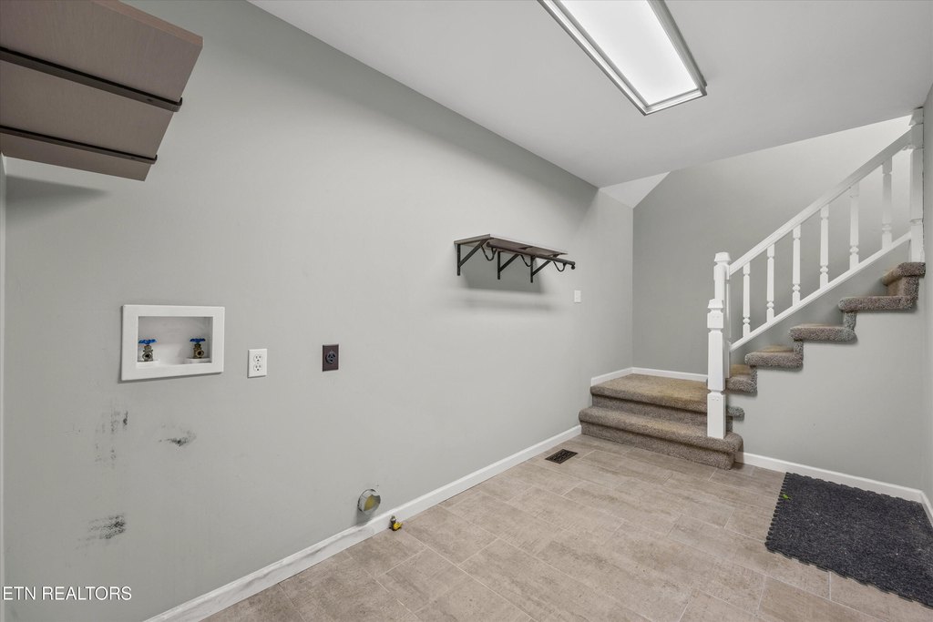 Maryville, Tennessee, 37801, United States, 3 Bedrooms Bedrooms, ,2.5 BathroomsBathrooms,Residential,Forsale,1910242