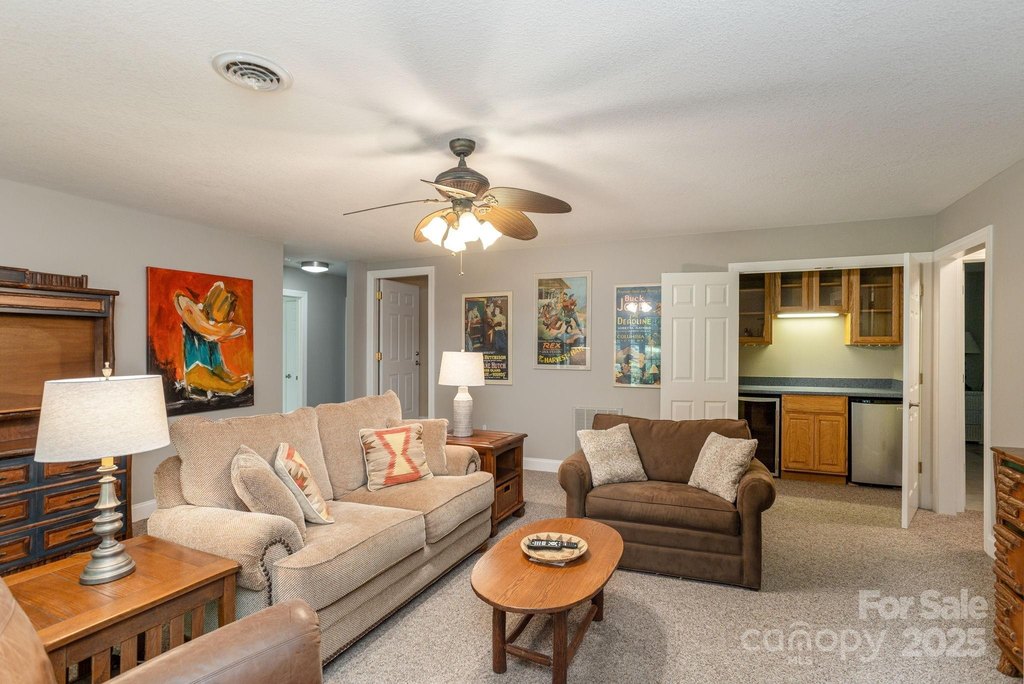 Flat Rock, North Carolina, 28731, United States, 3 Bedrooms Bedrooms, ,3 BathroomsBathrooms,Residential,Forsale,1985995