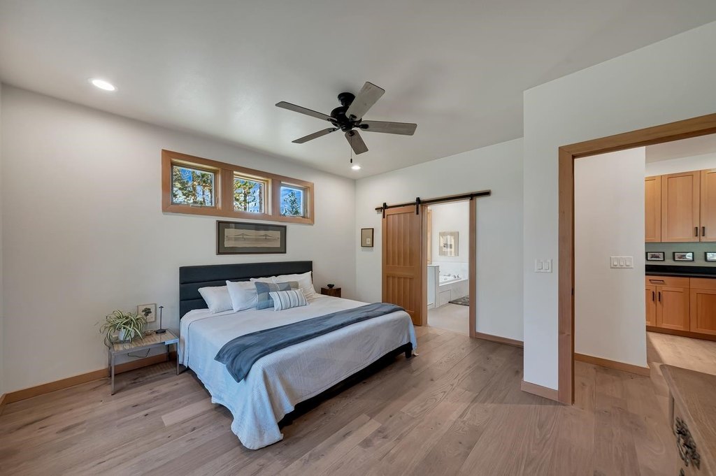 Custer, South Dakota, 57730, United States, 2 Bedrooms Bedrooms, ,2 BathroomsBathrooms,Residential,Forsale,1962260